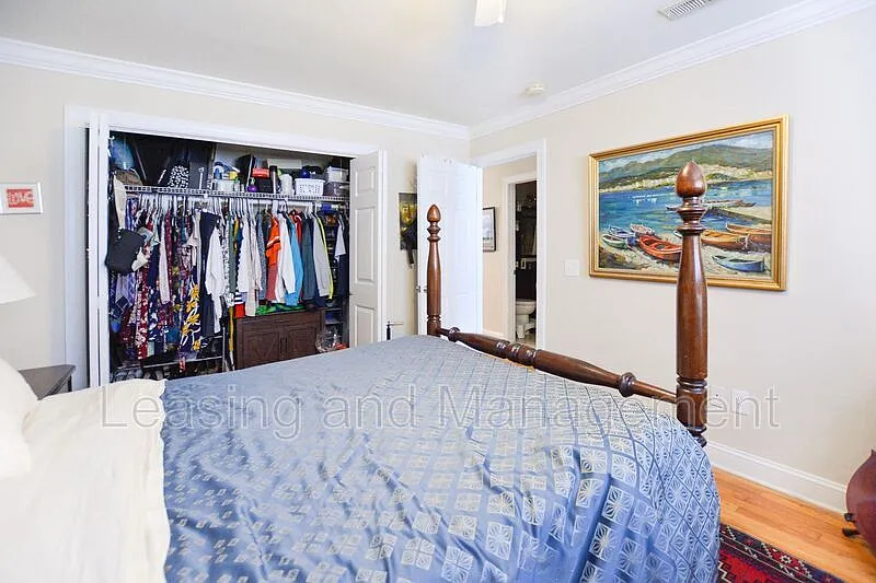 2 bed, 1.0 bath, 810 sqft, $2,430 — Photo 4