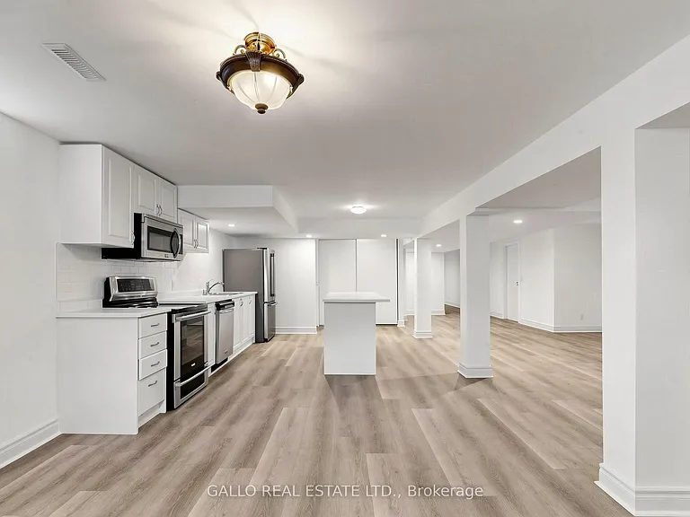 32 Elmvale Blvd — Photo 20