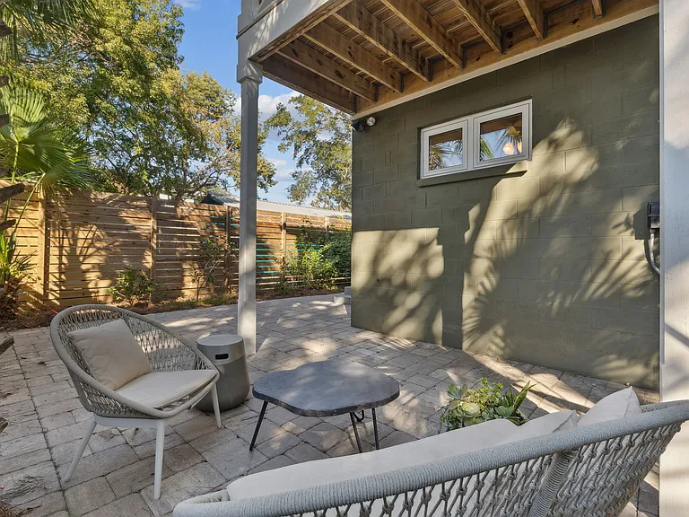 148 Oneida St — Photo 23