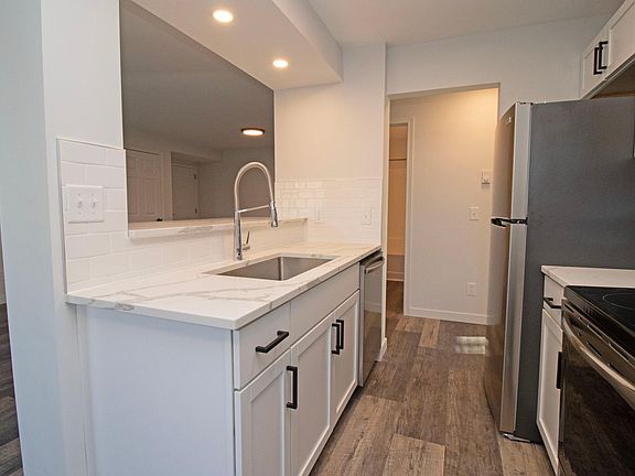 3rd image of 9840 Nicollet Ave S APT 3