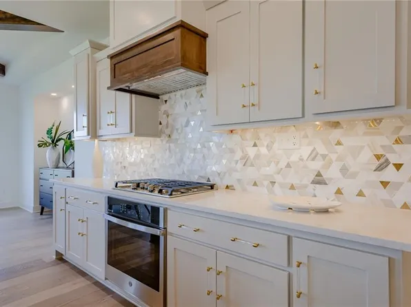 17901 Manor St, Overland Park, KS 66085