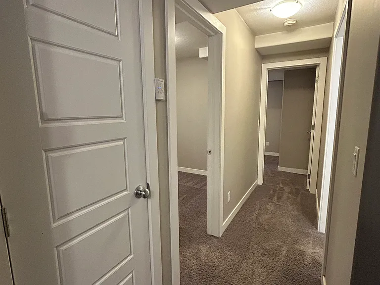 762 Hargreaves Cres — Photo 12