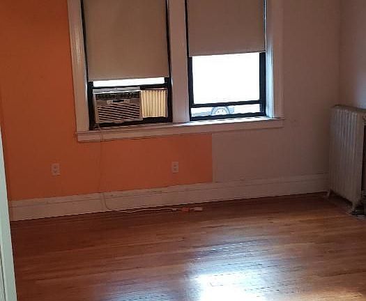 4th image of 4207 34th Ave APT 1A
