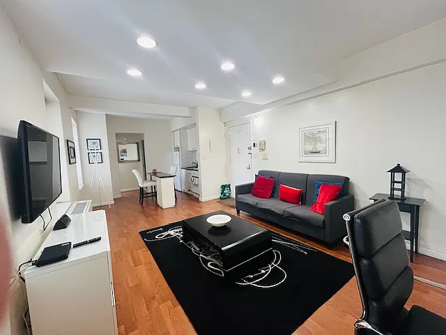 150 W 51st St #1709 — Photo 1