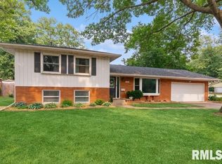 2203 Parkway Dr, Bettendorf, IA