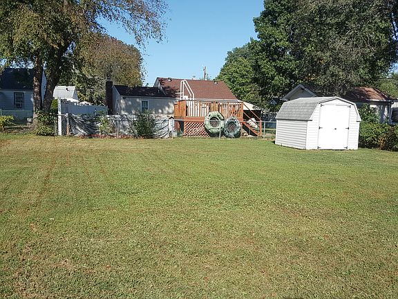 3rd image of 61 Dixon Ave