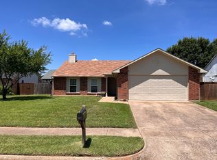 2405 Chinaberry Dr, Bedford, TX 76021