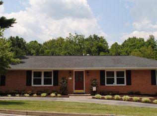 1905 McVitty Rd, Salem, VA 24153
