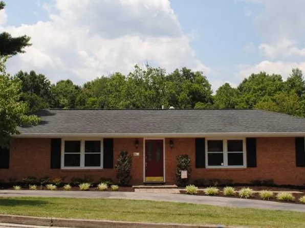 1905 McVitty Rd, Salem, VA 24153