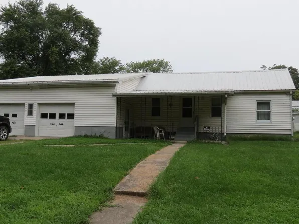 922 E Franklin St, Du Quoin, IL 62832