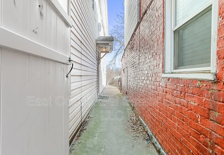 721 2nd St #A — Photo 32