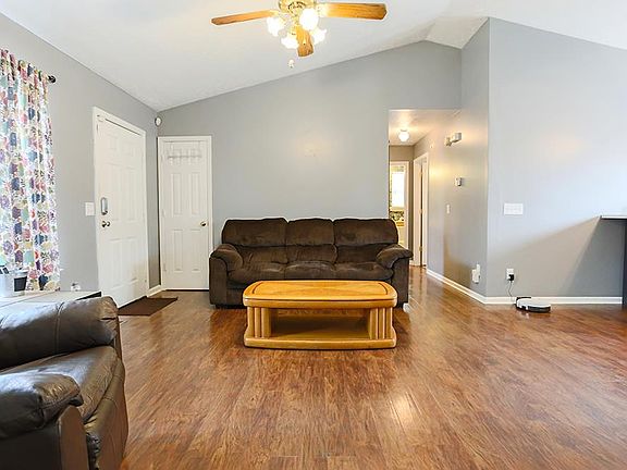 5th image of 407 Shamrock Dr