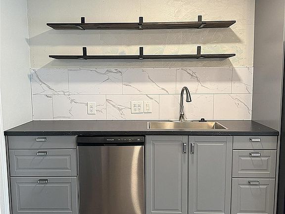 4th image of 618 Majesty Ct