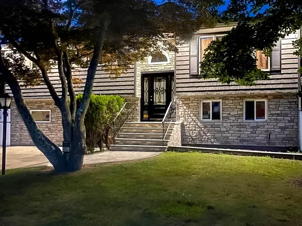 22 Brian Drive, East Islip, NY 11730