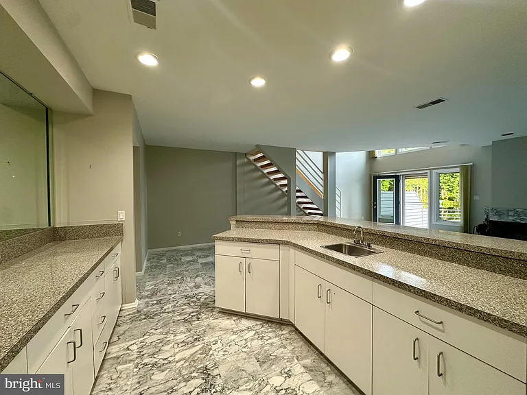 1975 Lakeport Way — Photo 13