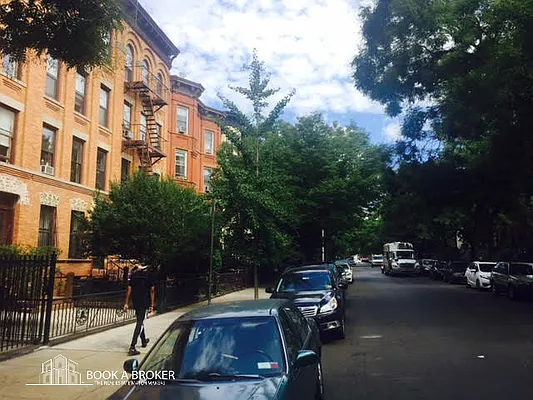 Rented by Book A Broker | media 17