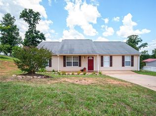 111 Blackbird Ln, Greenville, SC 29611