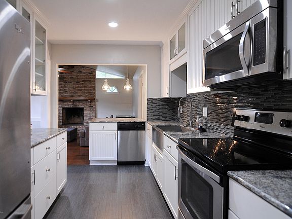 3rd image of 5471 Waterside Dr