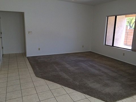 3rd image of 701 W Oakley Pl