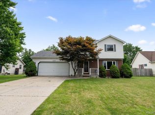 6090 Hedgerow Cir, Grand Blanc, MI 48439