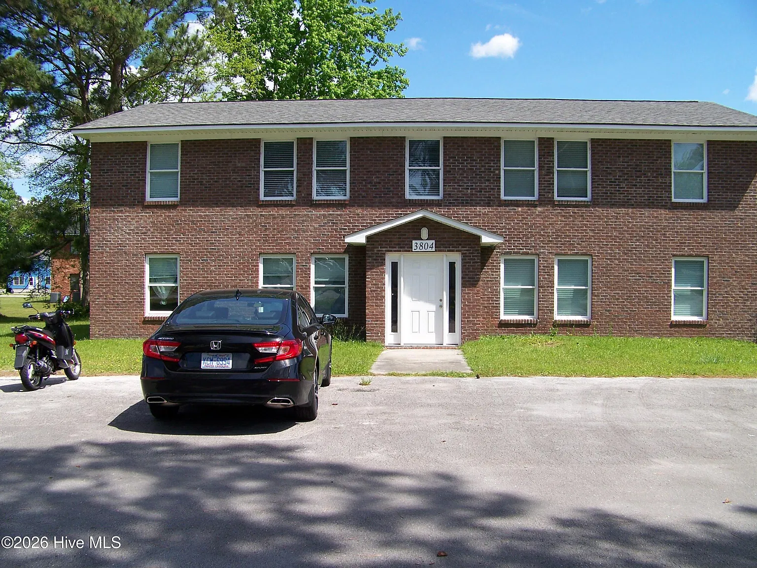 2 bed, 1.0 bath, $1,100 — Photo 1