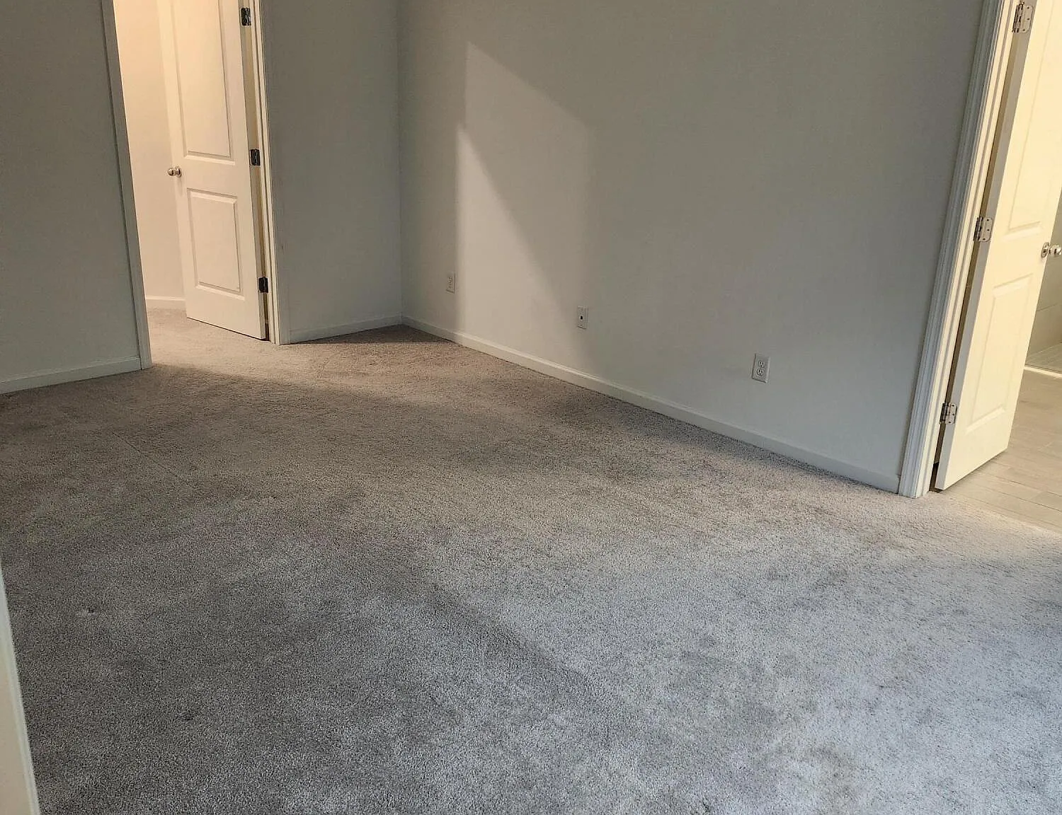 3 bed, 5.0 bath, 2126 sqft, $2,350 — Photo 2