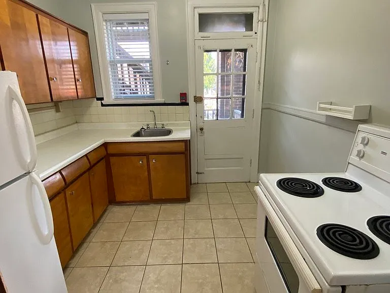 686 Argyle Rd #4A — Photo 3