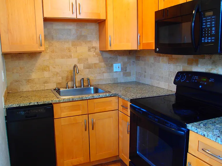 2437 Spruce street — Photo 28