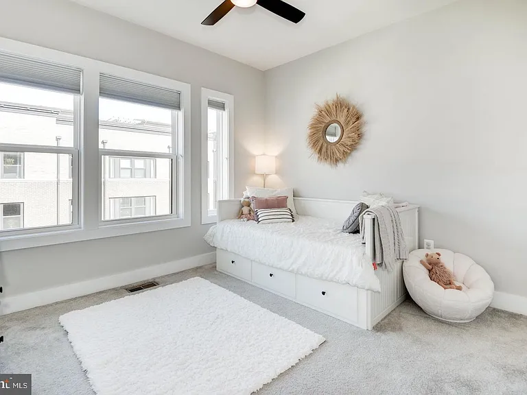 20523 Milbridge Ter — Photo 32