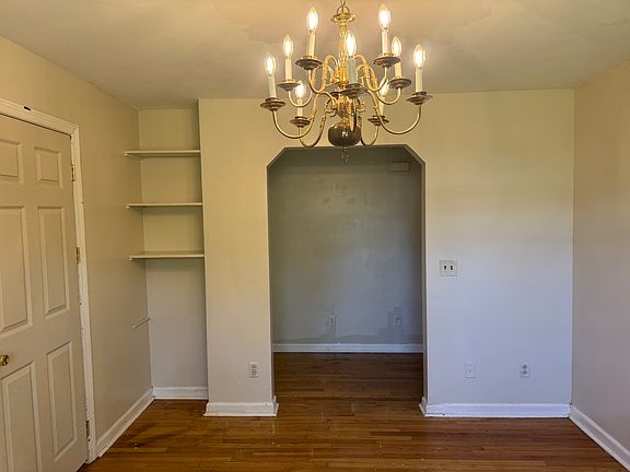 3rd image of 3321 Parker Ln