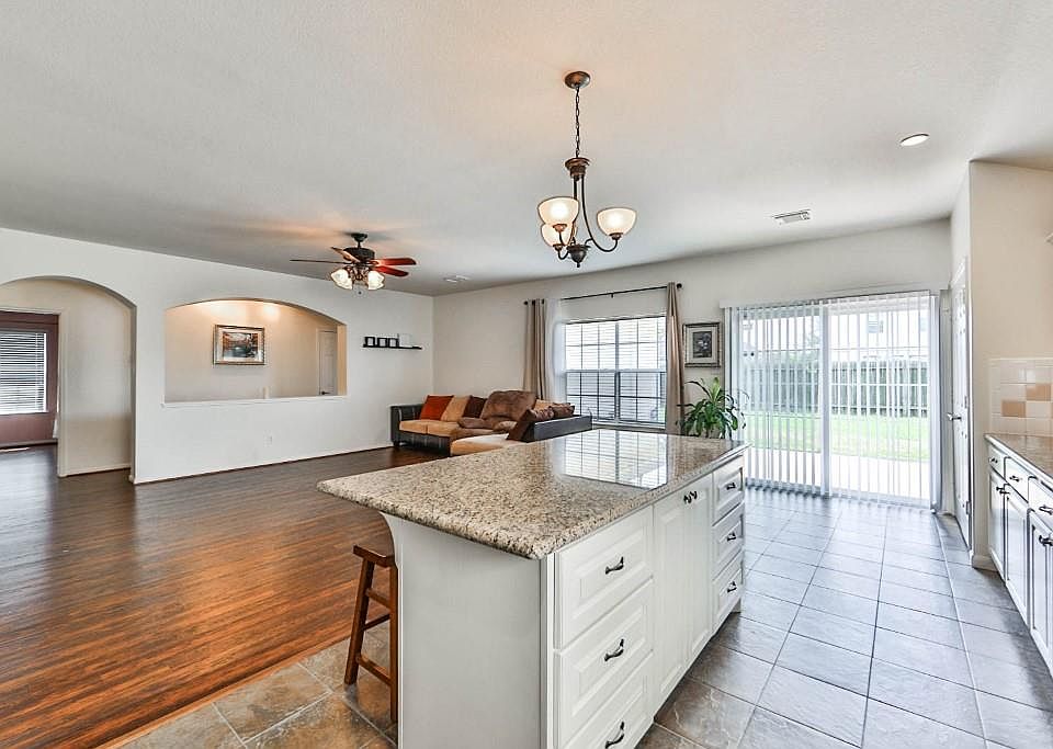 1st image of 1814 Winding Hollow Dr