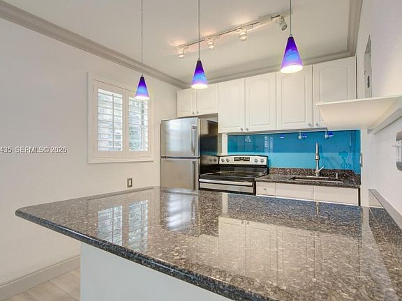 4th image of 716 SW 14th Ave APT 3