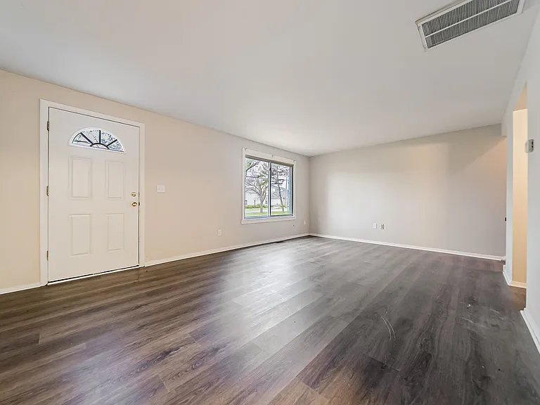 5520 Beavercrest Dr — Photo 10
