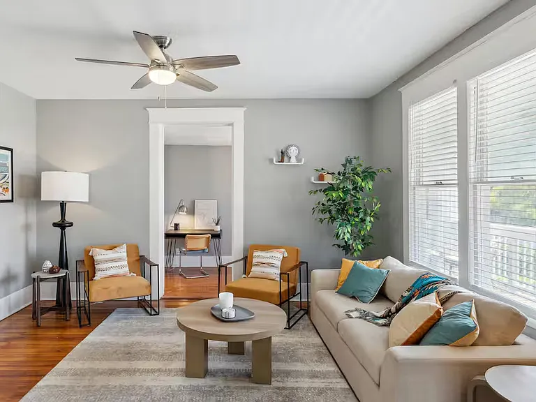 825 W Agarita Ave — Photo 5