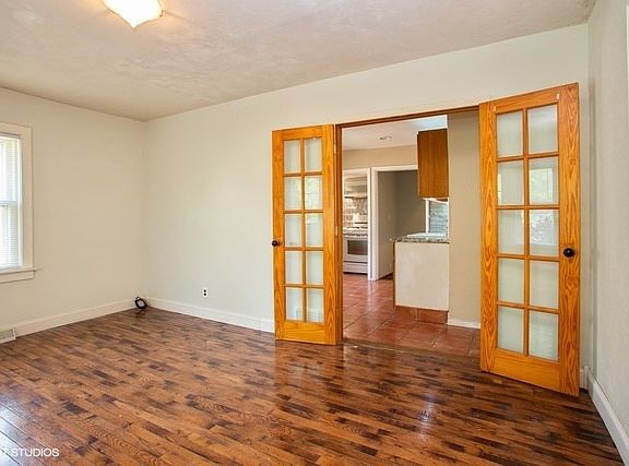 4th image of 331 N Ash Ave