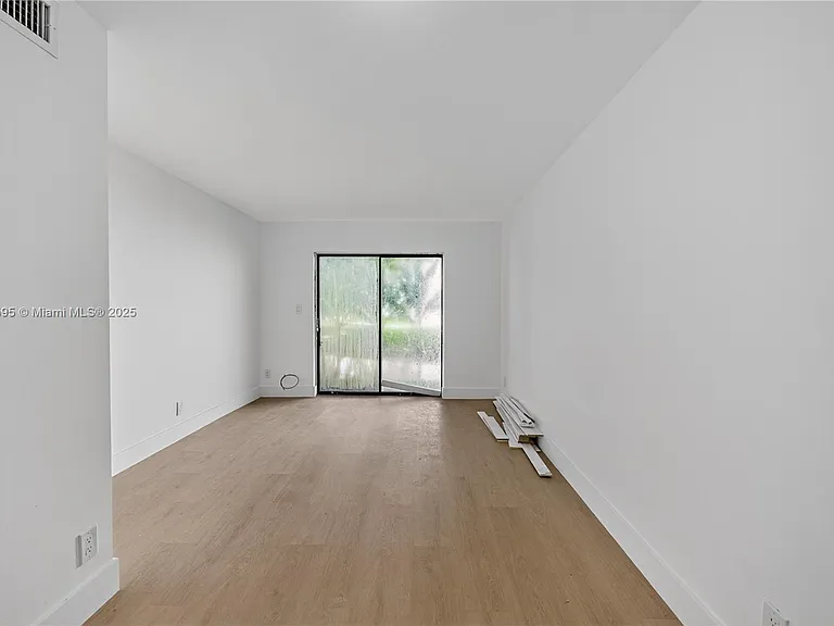4198 Lakeside Dr #4198 — Photo 10