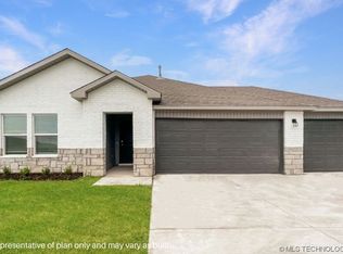 50 Stonegate Dr, Pryor, OK 74361