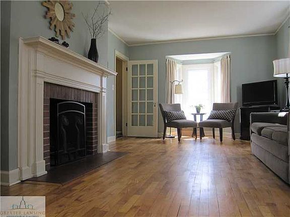4th image of 727 E Linden St