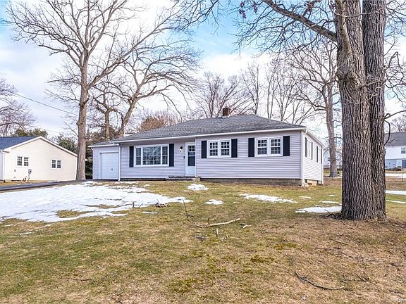 3rd image of 36 Garden Dr