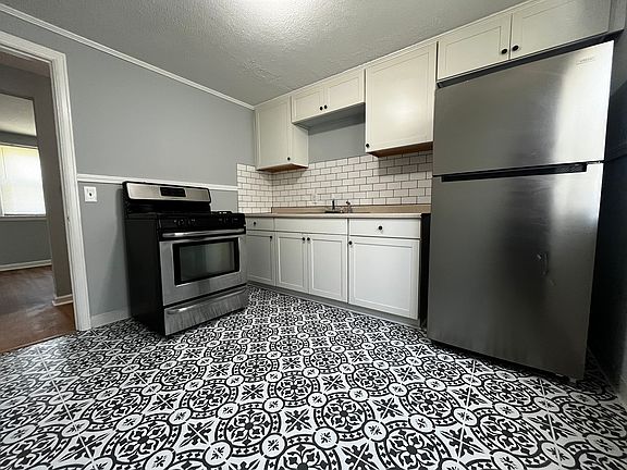 4th image of 915 Parker Blvd