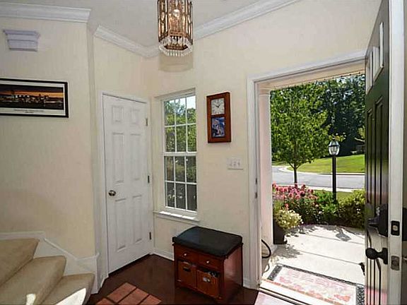 3rd image of 221 Emily Ln