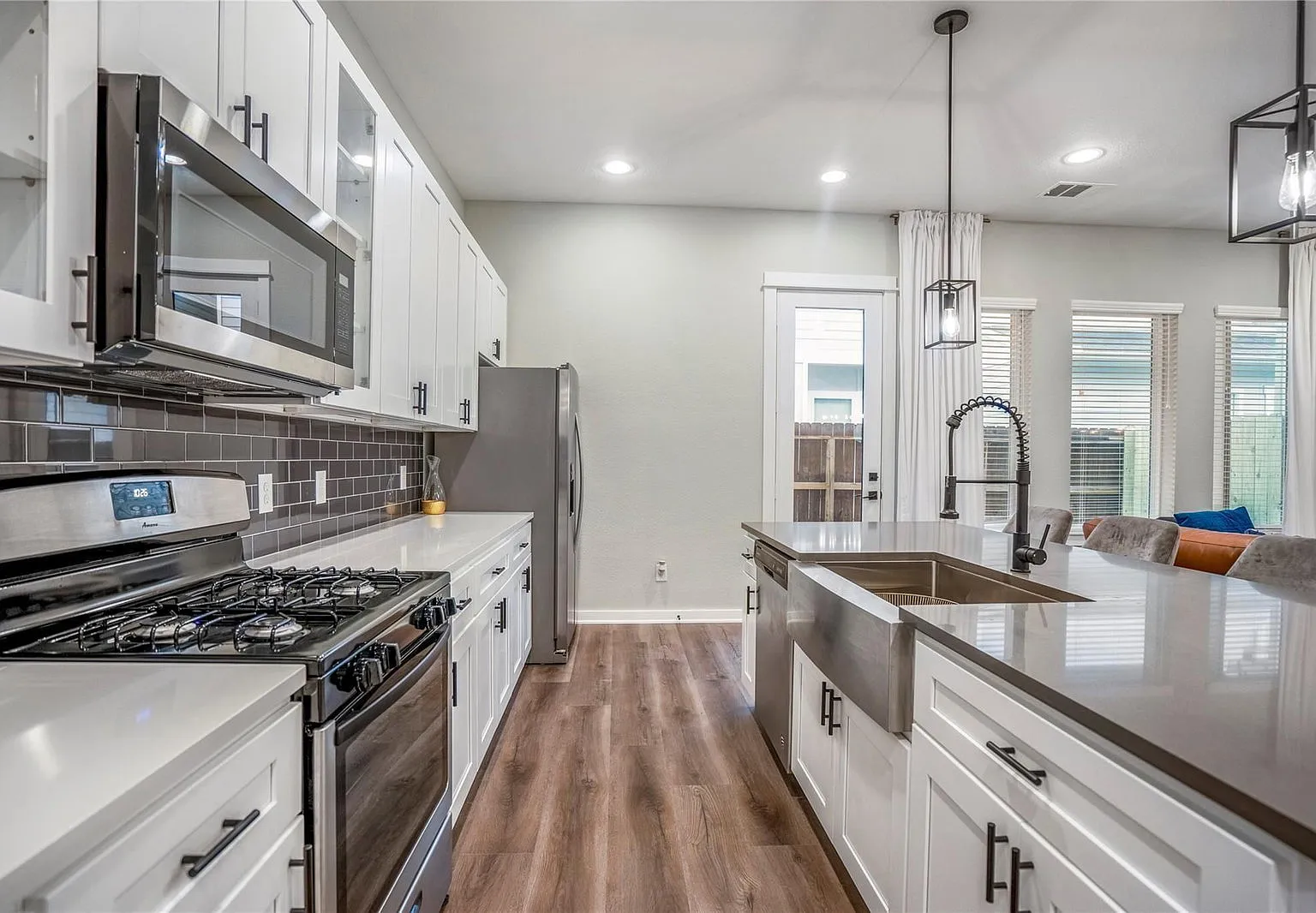 3 bed, 2.5 bath, 1436 sqft, $2,075 — Photo 3
