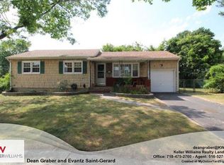 520 Leader Ave, North Babylon, NY 11703