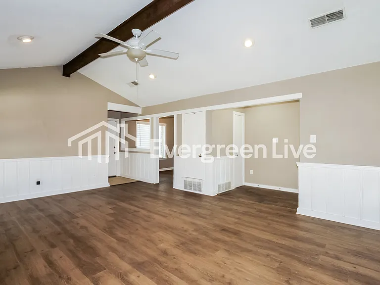 8155 Valley Ridge Trl — Photo 9
