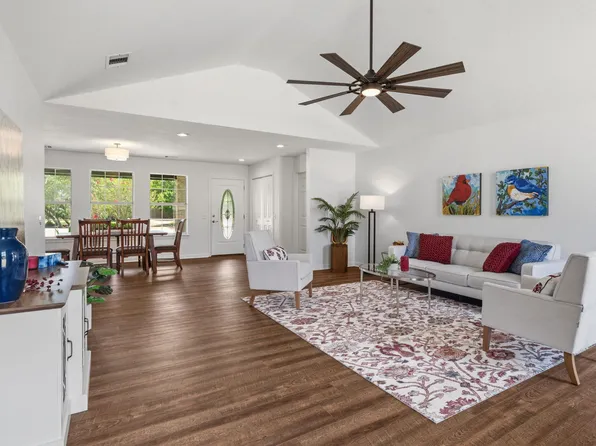 207 Meadow Oaks Dr, Dripping Springs, TX 78620