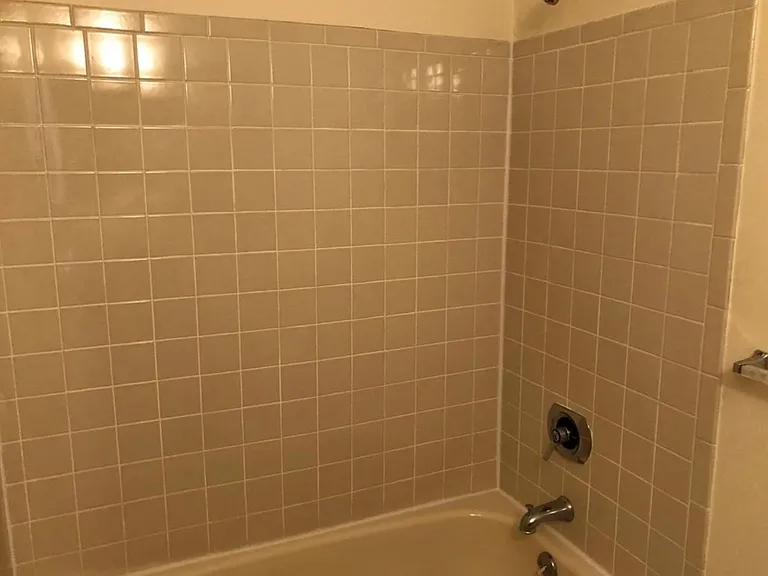 240 Hampshire Ct #240 — Photo 12