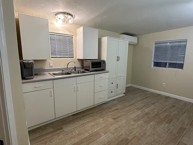 2821 E Presidio Rd — Photo 25