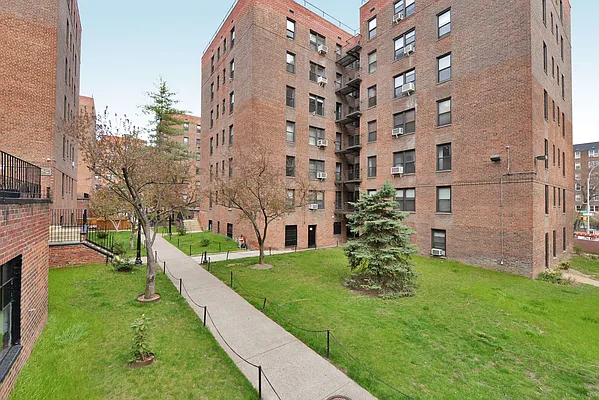 Sold by Century 21 Benjamin Realty | media 18