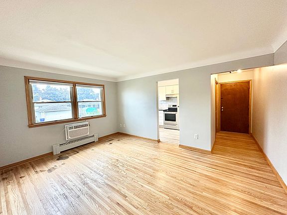 4th image of 636 Larpenteur Ave W APT 4