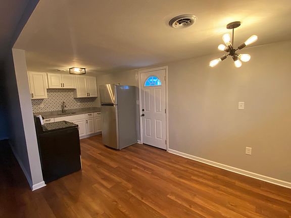 3rd image of 570 Sullivant Ave